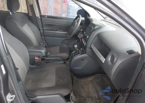 2017 Jeep Compass Sport Fwd z USA, uszkodzony, nr VIN 1C4NJCBA8HD147231